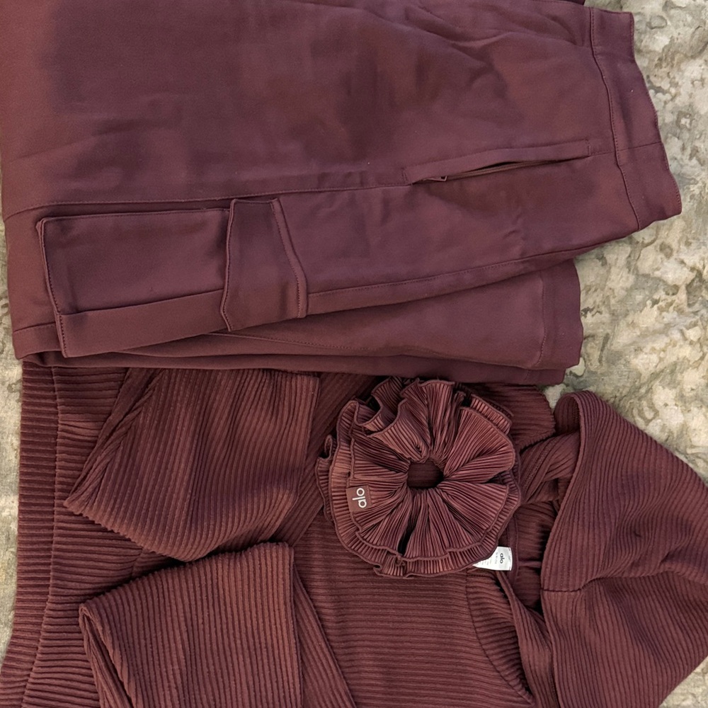 ALO Yoga Ribbed Hoodie, Zop Tee, Scrunchie & Cargos Set in Mauve